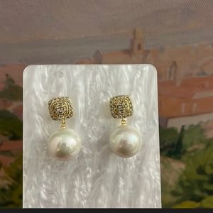 Pearl drop earrings